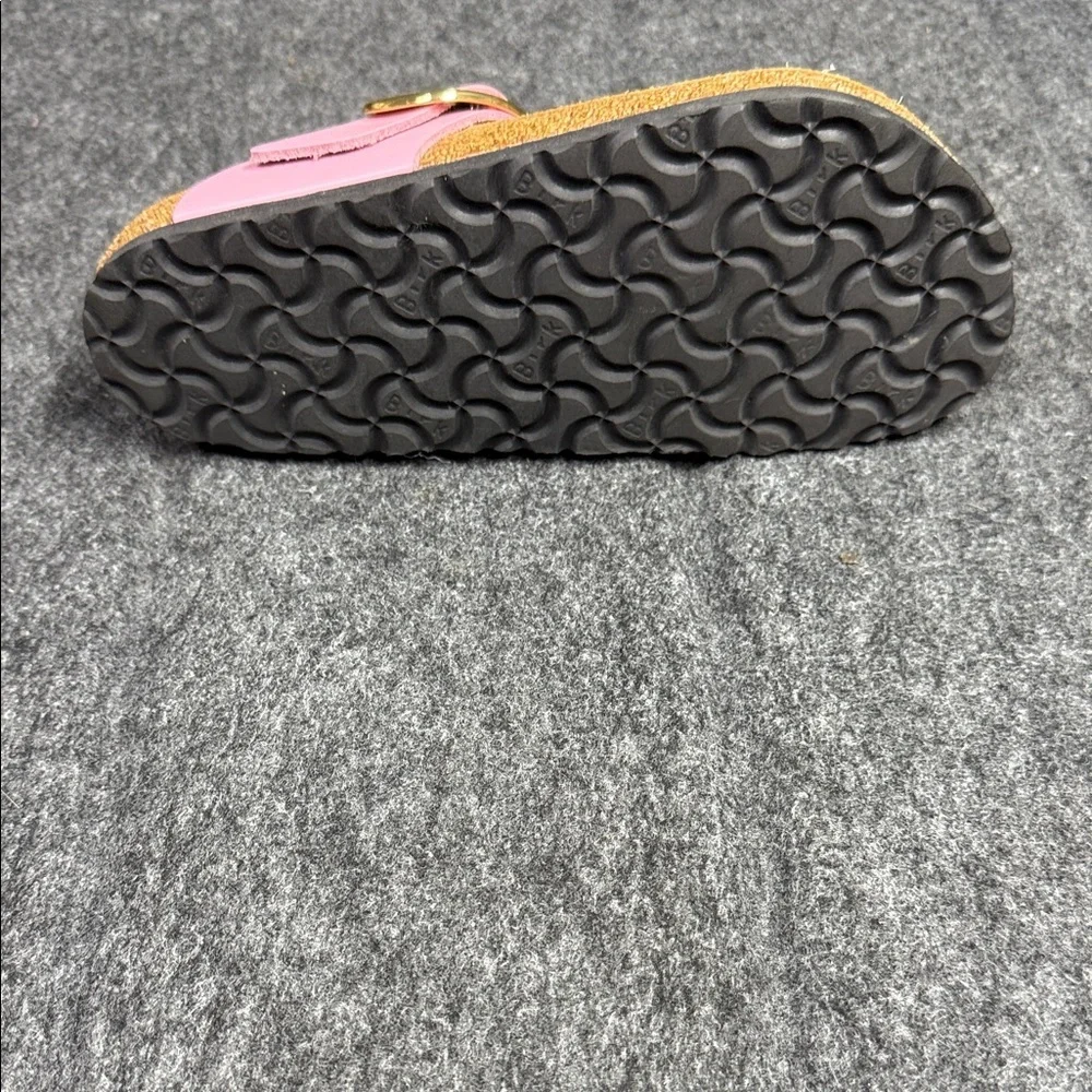 Birkenstock 1 only Right  Pink Sandal with Gold Buckle - Picture 5 of 5